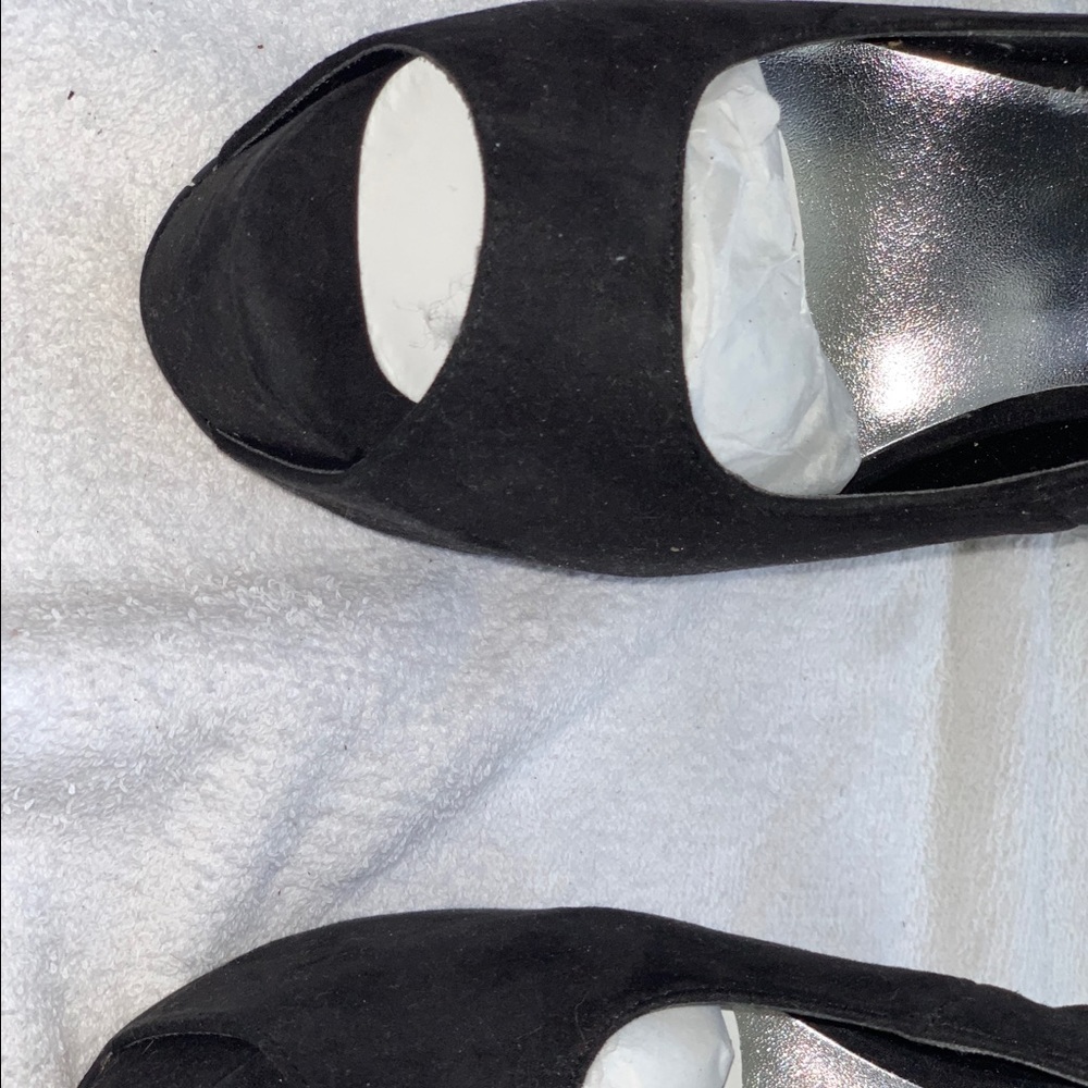 NEW Velvet Heels w/ Peekaboo Toes Around Ankle